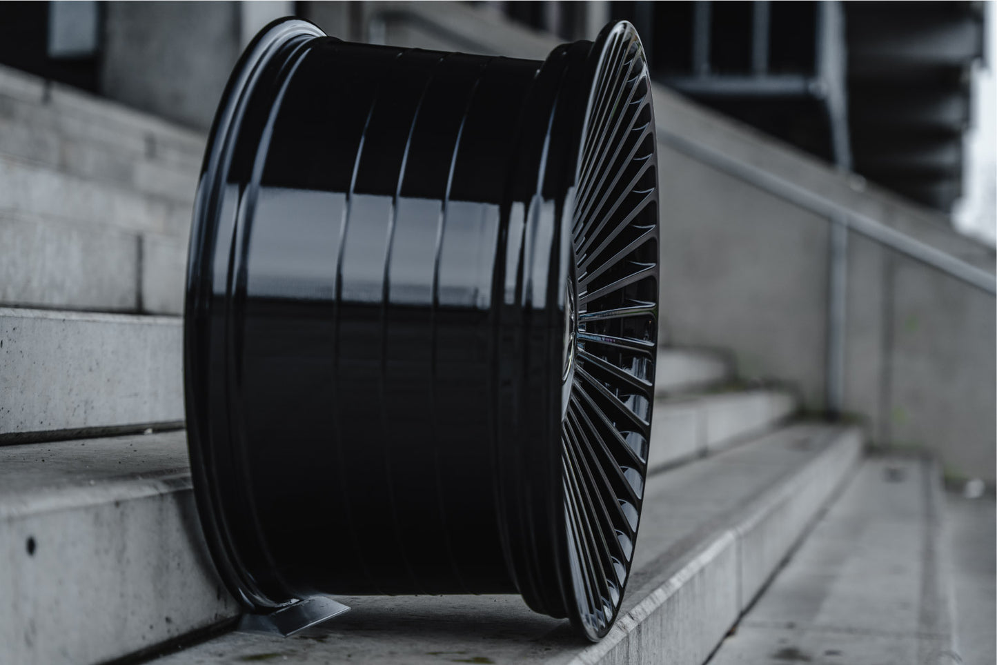 La Chanti Performance LC-P19 | 20" inches | Glossy Black