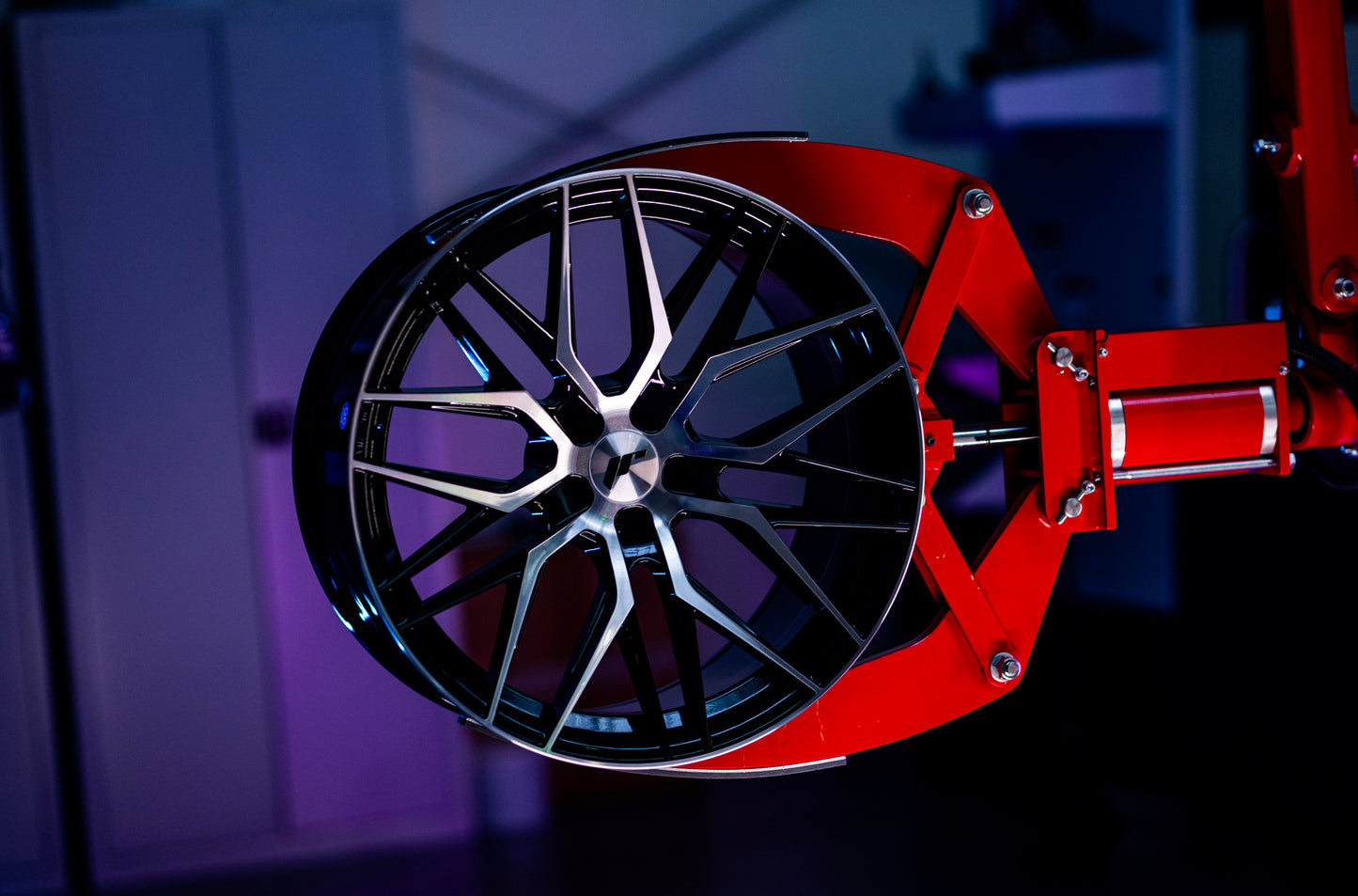 Japan Racing | JR28 | Gloss Black Machined Face