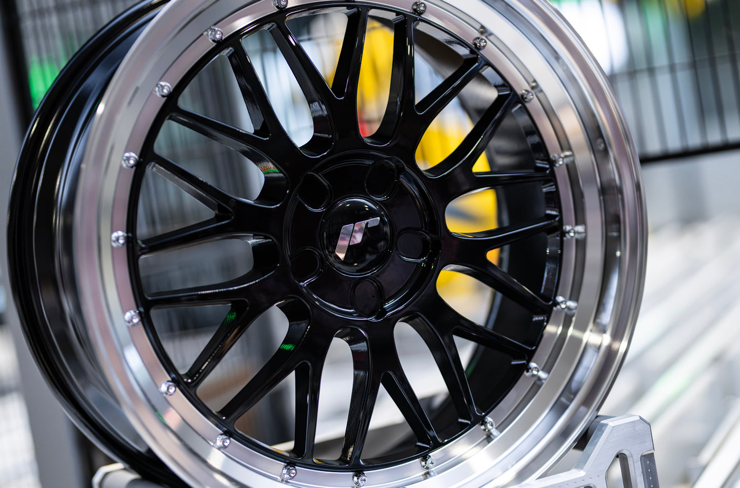 Japan Racing | JR23 | Gloss Black - Machined Lip